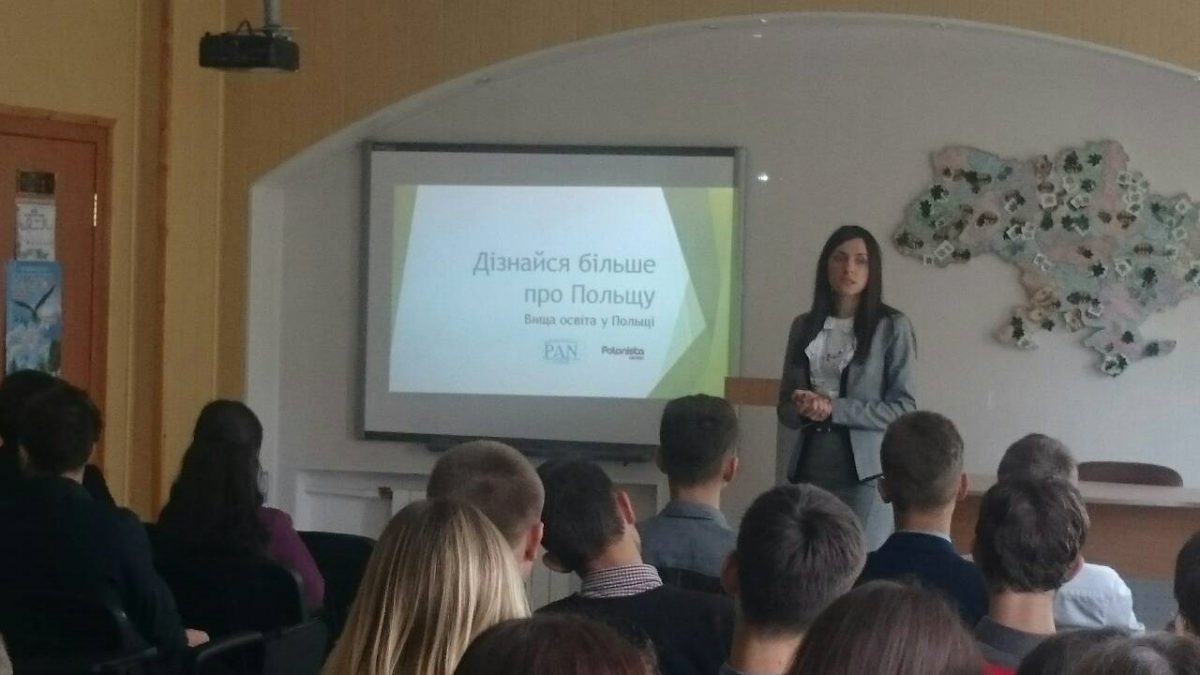 Центр вивчення польської мови Polonista Center проводить місячник в рамках проекту “Дізнайся більше про Польщу. Освіта в Польщі”.